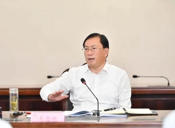 湖北省委常委、武漢市委書記王忠林主持召開座談會。長江日報記者郭良朔 攝